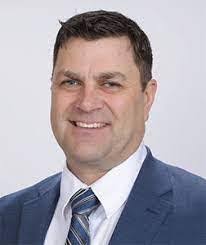 Eric Billips's Instagram, Twitter & Facebook