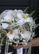 Sul prato su cui cadde nacquero tantissimi fiori variopinti, l'uno diverso dall'altro ma allo stesso tempo similari. Foto Bouquet Sposa Di Orchidee Lemienozze It