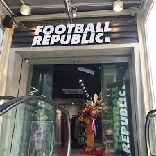 The mall's management has placed female mannequin companions on its benches to ensure they can only accommodate one human shopper. Football Republic Sunway Pyramid Kahanan