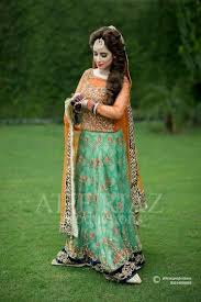 Pin By Perry On Mehndi Brides Pakistani Bridal Dresses Pakistani Wedding Dresses Mehndi Dress