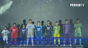 Persib bandung (persatuan sepak bola indonesia bandung) adalah sebuah tim sepak bola indonesia terbesar yang berdiri pada 14 maret 1933, klub ini berbasis di bandung, jawa barat. Daftar Pemain Persib Bandung Terbaru 2020 2021 Jabar Today
