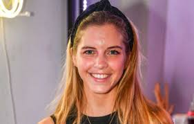 Ahead, we will also know about bab buelens dating, affairs, marriage, birthday, body measurements, wiki, facts, and much more. Bab Buelens Naar Ziekenhuis Showbizz 24