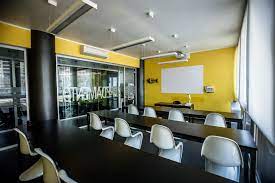 Aula Di Teoria Utilizzata Per I Corsi Di Arredamento D Interni E Fotografia Arredamento Design Interni