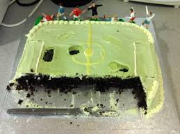 Ice the top with green icing and an icing spatula. 30 Cool Football Cakes And How To Make Your Own