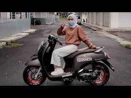 Warna cerah seperti pink, kuning dan biru adalah pilihan yang tepat untuk mendapatkan kesan babylook pada scoopy kamu. Modifikasi Scoopy New Hedon Kantong Pelajar Low Budget Terbaru 2021