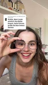 Lara Manning's Instagram, Twitter & Facebook