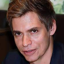 Con 13 años (1987) se unió a los. Biografia De Carlos Baute Edad Estatura Pack Esposa Hijos Jose Daniel Laletrade Biografias Musica Y Letras