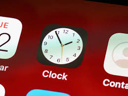 iOS 26.4 Always Play on iPhone Alarm Feature Explained for Apple Watch Users