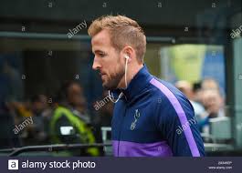 England captain kane fired spurs ahead on. Footballer With Mobile Phone Stockfotos Und Bilder Kaufen Alamy
