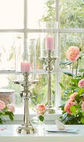 Windlicht Vienna Aus Metall Und Glas Silberne Kerzenhalter Mit Rosa Blockkerzen Mit Bildern Kerzen Kerzenhalter Kerzenstander