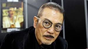 Beatrix weet hem jaren later te overtuigen een laatste zwaard te maken, door bills naam te noemen. V2orla92rdredm