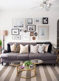 Laden sie dieses kostenlose foto zu sofa mit kissen und einen fuß lampe und entdecken sie mehr als 6m professionelle stockfotos auf freepik. 40 Dekokissen Ideen Mit Wichtigen Tipps Und Tricks
