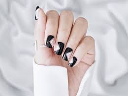 Some of us have really short nails that don't look as pleasing as we want them to.so, if you're wondering what to do about this problem, the simplest solution is to give off the illusion of longer nails. Best Nail Polish Colors To Make Short Nails Look Naturally Longer