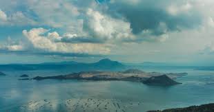 Taal volcano in the philippines is spewing thick clouds of toxic sulphur dioxide (so2) into the air, nasa satellite scans reveal, amid growing concerns the eruption philippines: E6vuxu6gidrtgm