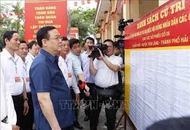 Giang huy ông vương đình huệ, 64 tuổi, là chủ tịch quốc hội thứ 12 của việt nam kể từ năm 1946. Chá»§ Tá»‹ch Quá»'c Há»™i Kiá»ƒm Tra Cong Tac Chuáº©n Bá»‹ Báº§u Cá»­ Táº¡i Huyá»‡n Tien Lang Baotintuc Vn