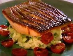 Gordon Ramsay S Crispy Salmon Try This Delicious Looking Salmon Any Time You Are Up For A Quick And E Gordon Ramsay Recipe Gordon Ramsey Recipes Cooking Salmon