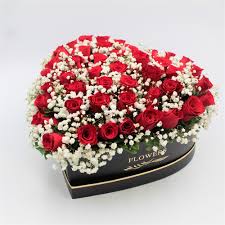 Rose rosa e garofani verdi. Cuore Di Rose Rosse In Scatola La Violetta Fiorai Da Due Generazioni