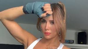 Ama adora haz sentir a los demás importantes y queridos en el mundo, pero no olvides darte ese amor primero a ti. Las Antiguas Fotos De La Peor Es Na De Arturo Vidal Sonia Isaza