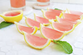 Sto parlando della gelatina alimentare di origine animale, chiamata per molti anni colla di pesce. Come Fare Gelatine Alcoliche Ricetta Con Colla Di Pesce E Con Agar Agar