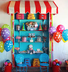 Cupcakes Karameles Kai Glyfitzoyria The Candy Store Carnival Party Candy Party Party Decorations