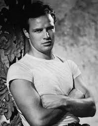 Марлон брандо родился 3 апреля 1924 года в омахе, небраска. Marlon Brando Ili Alen Delon Kakoj Akter Byl Simpatichnee V Molodosti