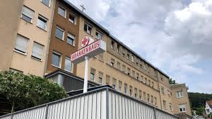 Terrasse in sehr ruhiger lage etwas ausserhalb von rodalben. Sechs Krankenhaus Mitarbeiter In Rodalben Mit Corona Infiziert Klinik Verfugt Teilweisen Aufnahmestopp 22 Mitarbeiter Nach Positivem Corona Test In Quarantane Swr Aktuell