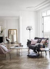 Instead, this room decor has an elegant and feminine style. 30s Magazine Parisian Chic Home Decor