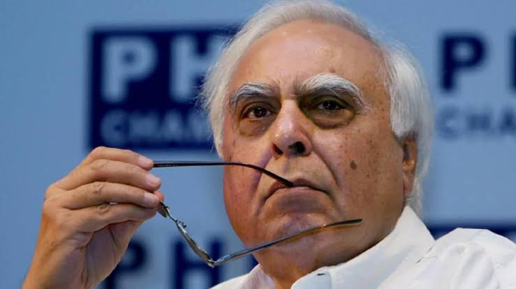 सुप्रीम कोर्ट पर कपिल सिब्बल के बयान से बेटे अखिल ने ही किया किनारा, कही ये  बात - Kapil Sibal son senior lawyer Akhil sibal hits out criticism on  supreme court ntc -