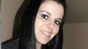 Amanda Benton's Instagram, Twitter & Facebook