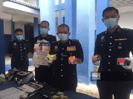 Kelulusan pinjaman paling cepat dalam 2 jam sahaja. Ah Long Pegang 1 141 Kad Atm Peminjam