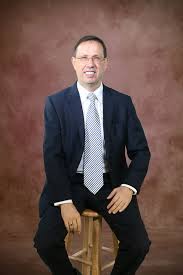 Carlos wizard martins (curitiba, pr), é professor, empresário, autor e fundador da escola de idiomas wizard e do grupo multi educação detentor das marcas wizard, yázigi, skill, microlins. File Carlos Wizard Martins Jpg Wikimedia Commons