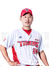 Kia 타이거즈의 투수 윤석민과는 동명이인 16이자 투수 윤석민의 초, 중, 고등학교 17 1년 선배. ìœ¤ì„ë¯¼ ë¨¹íŠ€ë¡œ ë§ˆë¬´ë¦¬ ì˜¬í•´ ì—°ë´‰ ìµœë‹¤ ì‚­ê°ê¹Œì§€ ì•„ì‰¬ìš´ ë§ˆì¹¨í'œ ì´ìŠˆ ìŠ¤í¬ì¸  ê¸°ì‚¬ë³¸ë¬¸ êµ­ì œë‰´ìŠ¤