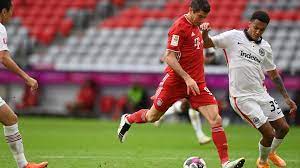 Lewandowski Hits Hat Trick As Bayern Munich Rout Frankfurt Bayern Munich Bayern Lewandowski