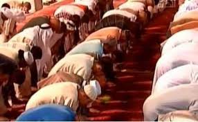 Tetapi, muslimah tidak terlarang ke masjid. Fatwa Ulama Lelaki Shalat Wajib Di Rumah Apakah Diterima Shalatnya