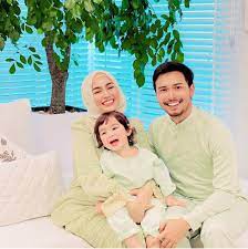 Pelakon, elfira loy sering mendapat perhatian dilaman sosial peribadinya iaitu menerusi instagram pelakon, elfira loy yang kini semakin bahagia menjadi seorang ibu kepada anak sulungnya yang. Nak Peluk Pun Tak Boleh Elfira Loy Utusan Digital