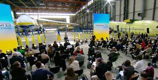 Почалося спілкування з журналістами о 10:30 ранку, захід пройшов біля маріїнського палацу. Svvryuiyoerjqm