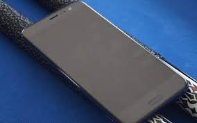 صورة مسربة تظهر هاتف Htc U12 Plus بشاشة بأبعاد 18 9 و مستشعرين صور خلفي وأمامي مزدوجين Mobile Phone Phone Htc