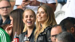 June 26, 2016 by fabwag. Em 2016 Manuel Neuer Stellt Rekord Auf Freundin Nina Weiss Jubelt Auf Tribune Fussball