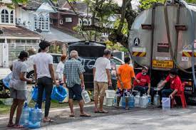 We are speaking of almost 300 areas which suffered water disruption, and now it is still not over, because other places will remain without. Residents Vent Anger As Water Supply Disruption In Malaysia S Klang Valley Enters Third Day Se Asia News Top Stories The Straits Times