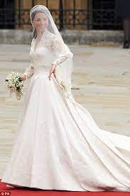 Pippa Middleton Chose Giles Deacon For Wedding Dress Daily Mail Online Royal Wedding Dress Pippa Middleton Wedding Wedding Dresses