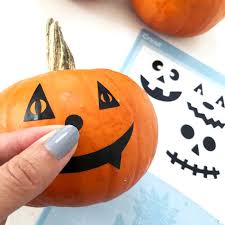 You can customize the pumpkin face (size, color, shape). Cute And Easy Diy Pumpkins With Cricut 100 Directions
