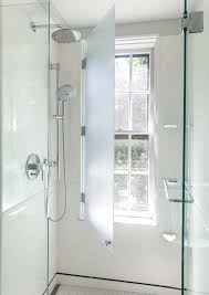 Dusche Vor Fenster Badezimmer Einbauen Installieren Sichtschutz Milchglas Rollos Folien Fenste Dusche Fenster Badezimmer Renovierungen Badezimmer Fenster Ideen