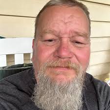 Shout out to my sweet sister @terrihottle Terri Pope Hottle, she always  remembers our loved ones who have gone before with Christmas flowers! There  must be some credit to Lib Pope for