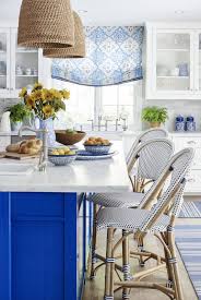 Coastal kitchen elements that are always on trend include organic textures, fresh greenery, natural wood or white kitchen cabinets, brass accents, natural stone countertops, pops of blue, and a serene palette of neutrals. 230 Beachy Kitchens Ideas Beachy Kitchens Kitchen Design Kitchen Inspirations