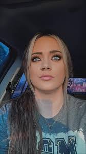 Shelby Nichole's Instagram, Twitter & Facebook