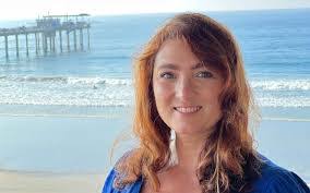 Deirdre Lyons's Instagram, Twitter & Facebook