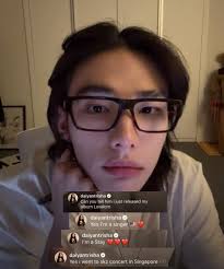 Hyunjin is LIVE