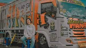 Banyak dari tulisan itu berasal Kata Kata Di Kaca Truk Setia1heri Com