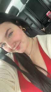 Headshots require some texture 👀 especially for you curly-haired  actors/actresses! Your curls are a signature, not something to tame or hide  in your headshots. Use soft, natural lighting or a well-placed backlight