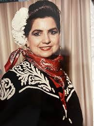 Edna Canales's Instagram, Twitter & Facebook